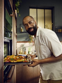 011 Neff BigLaunches 2023 Collection Chris Lifestyle Slide Hide 02969